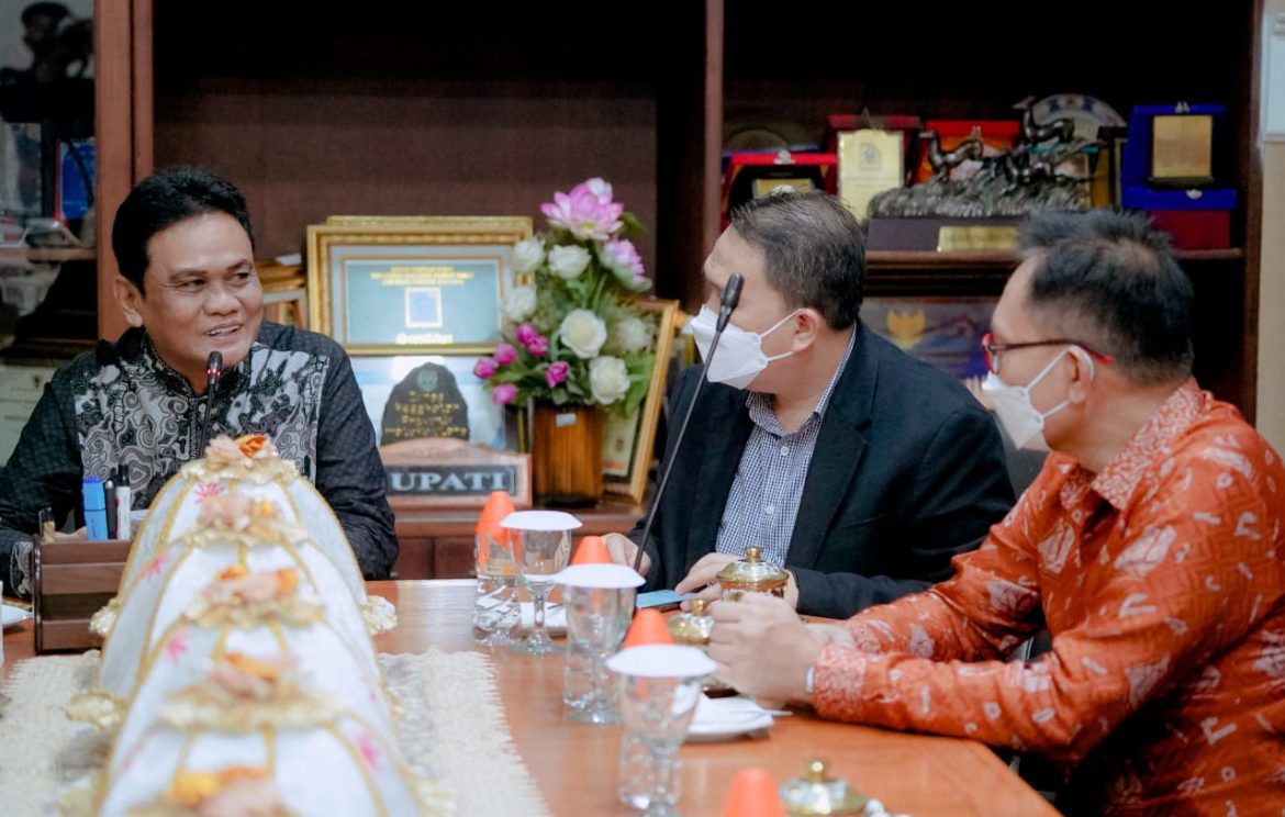 Bupati Barru Menerima Penghargaan dari BPJS