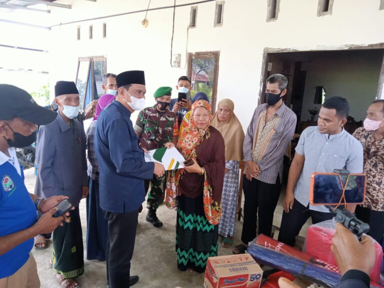 Gerak Cepat Bupati Barru Langsung Mengunjungi Korban Kebakaran di KessiE Lalolang Tanete Rilau