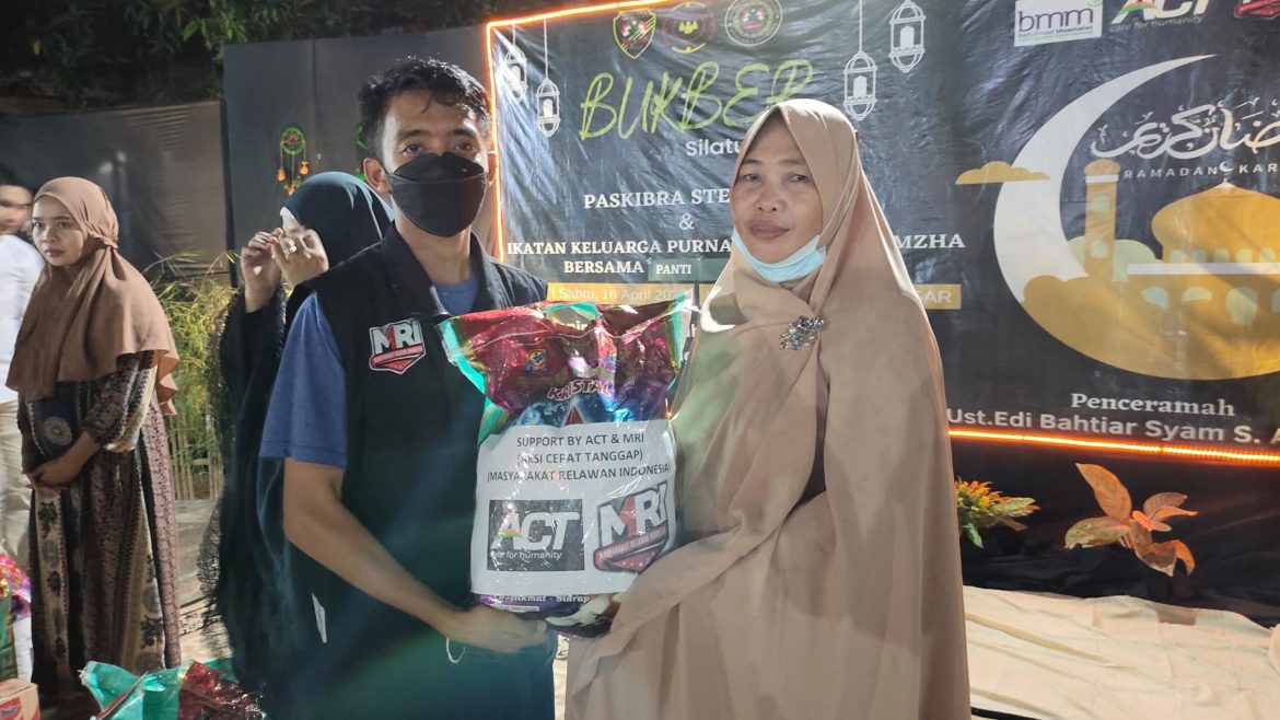 ACT dan Purna Paskibraka SMKN 2 Makassar Gelar Buka Puasa Bersama Dengan Ratusan Anak Yatim