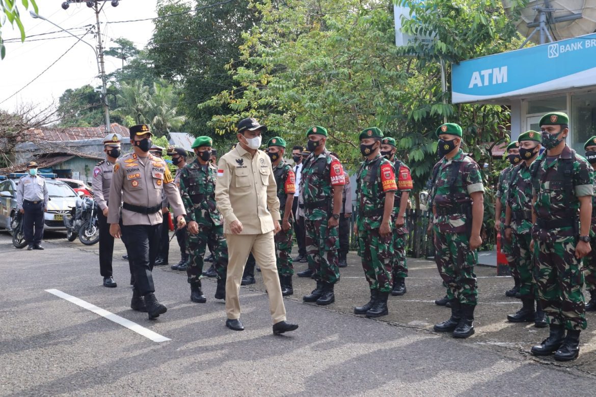 Bupati Barru Memimpin Apel Gelar Pasukan Operasi Ketupat 2022 Polres Barru