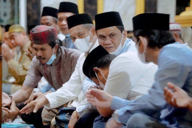 Safari Ramadhan Malam Keempat, Bupati Barru Shalat Tarwih di Masjid Galung