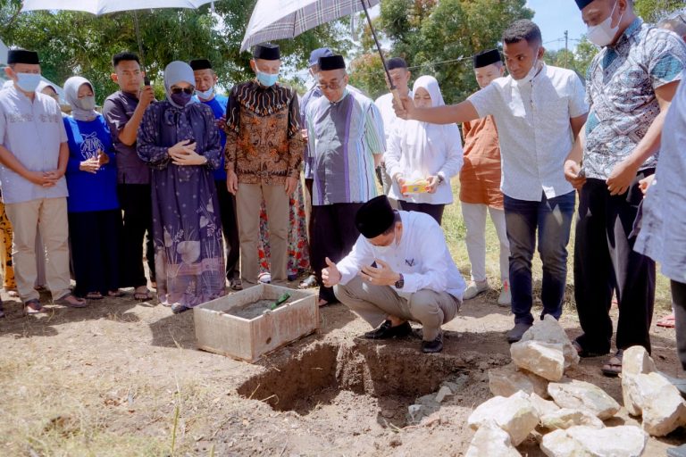 Bupati Barru Letakkan Batu Pertama Pembangunan Mushallah Dare’kaluku