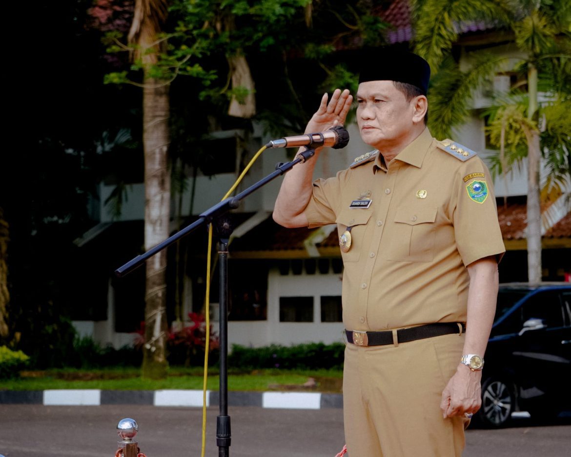 Hari Pertama Setelah Libur Lebaran  Bupati Barru Selaku Inspektur Upacara