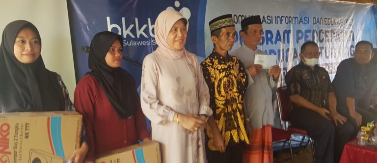 Bersama Mitra Kerja BKKBN, Bu’Dokter Gelar Sosialisasi Di Dusun Rumpia