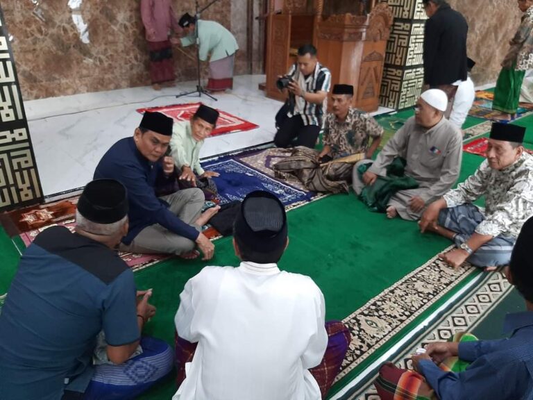 Bupati Barru Laksanakan Shalat Jumat Di Masjid Nurul Ittihad Siddo