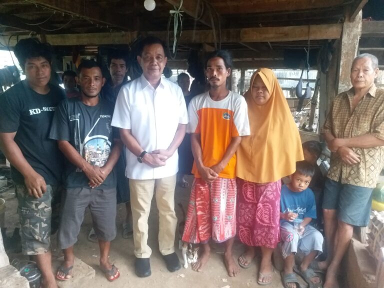 Wabup Aska Mappe, Kunjungi Korban Kebakaran Di Jalanru