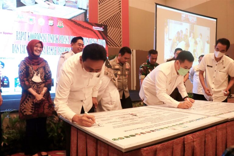 Bupati Barru Lakukan Penandatanganan Komitmen Bersama TPPO