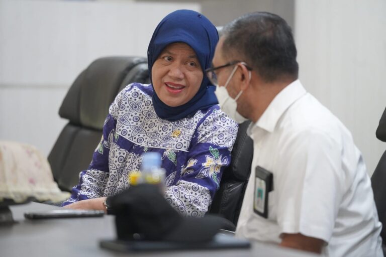 Anggota Komisi IX Hj. Hasnah Syam Bersama Kemenkes RI Sosialisasikan Kesehatan Haji Dan Vaksin C-19