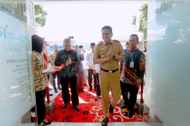 Bupati Barru Suardi Saleh, Resmikan KCP BSI Barru