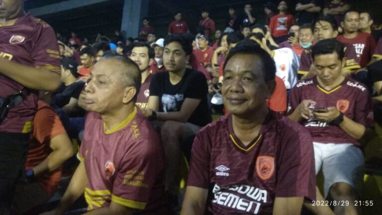 Wabup Aska Mappe Ikut Saksikan Laga PSM Vs Persib Bandung Di Stadion GBJH
