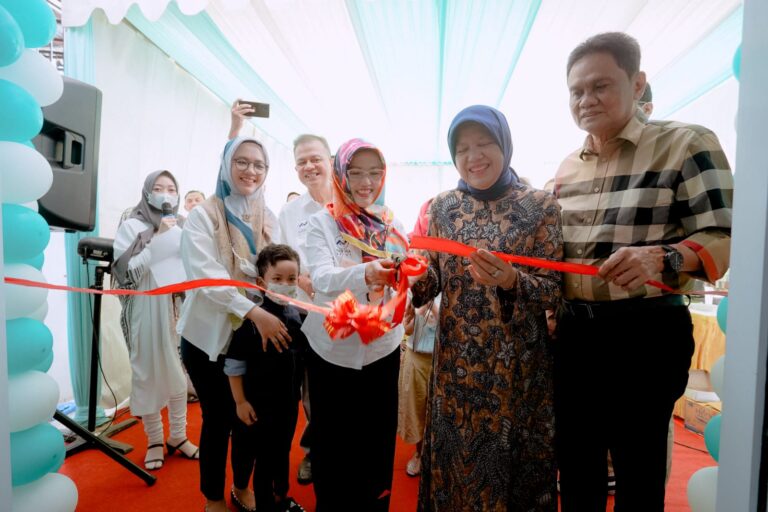 Keluarga Besar Suardi Saleh-Hasnah Syam Dirikan Klinik Nadena Di Makassar