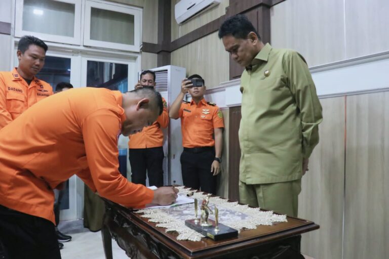 Bupati Barru Menyaksikan MoU Penandatanganan Tiga Lembaga Penyelamatan Korban Bencana