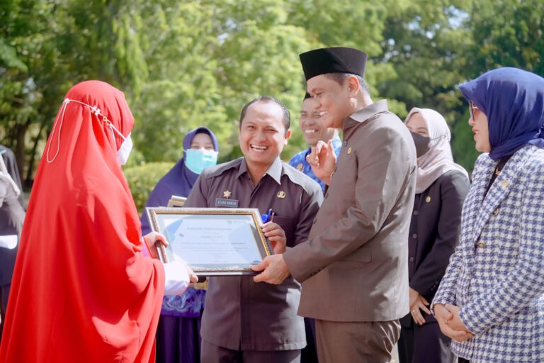 Bupati Barru dalam Upacara HKN Ke-58 Sampaikan Hal Terkait Program Kesehatan