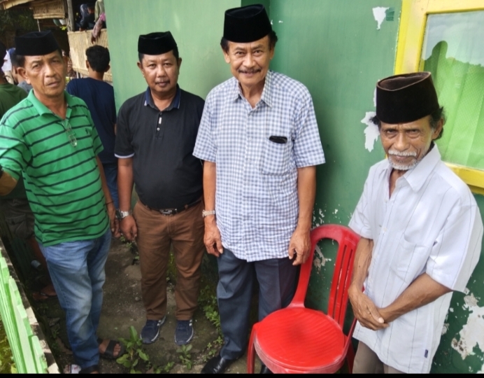 Mantan Bupati Barru Drs. H. Andi Muhammad Rum Melayat ke Tempat Duka Almarhuma Bau Sompa