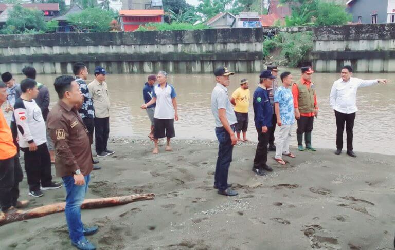 Bupati Barru Sambangi Warga Terdampak Banjir