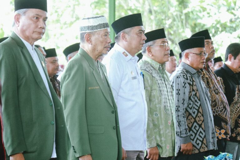 Sekda Mewakili Bupati Barru Menghadiri Penutupan Milad Pondok Pesantren DDI Mangkoso