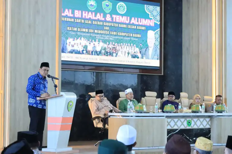 Bupati Barru Hadiri Halal Bi Halal IKA DDI Mangkoso di Lantai 6 Kantor Daerah