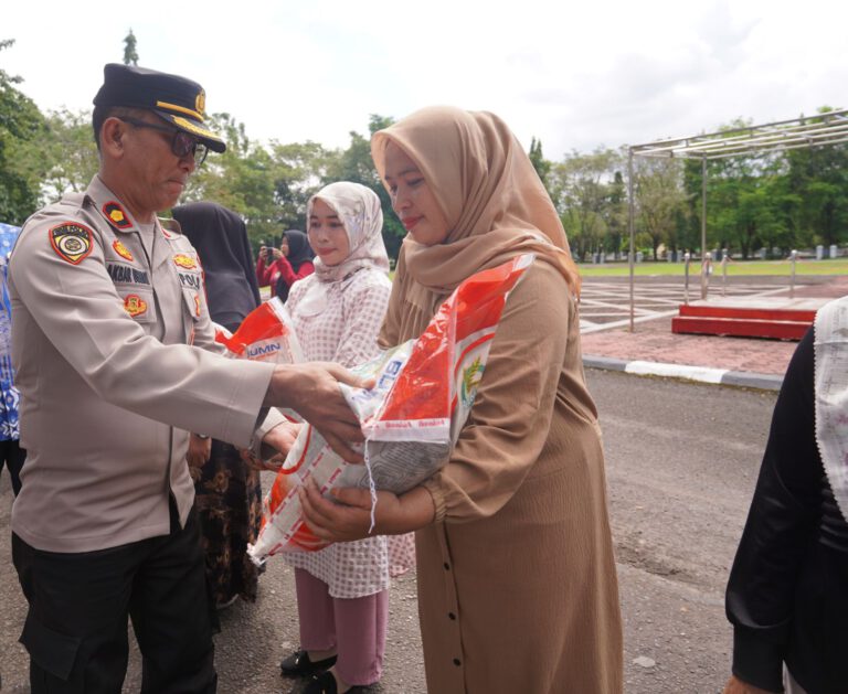Wakapolres Barru Menhadiri Penyaluran Bantuan Pangan