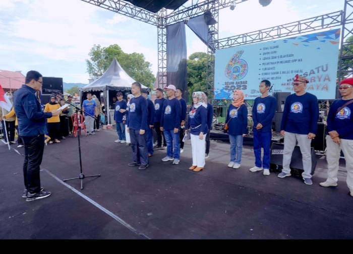 Bupati Barru Melantik DR. Andi Entong Condang Selaku Ketua dan  Pengurus IKA SMPN Palanro periode 2023-2026