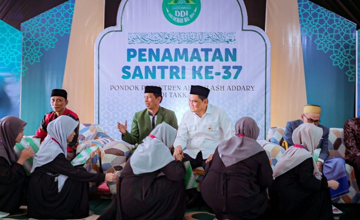 Bupatih Barru Hadiri Penamatan Santri Ponpes Al-Ikhlas Addary DDI Takkalasi