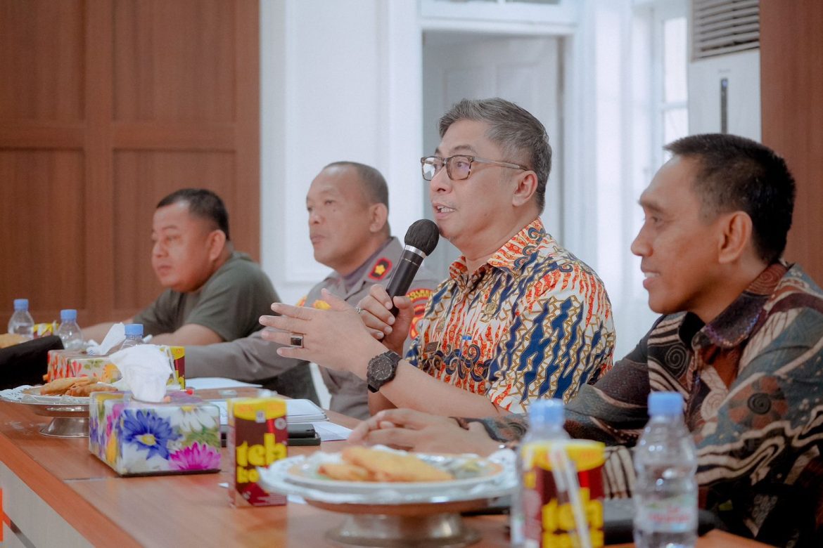 Sekda Barru Memimpin Rapat Pemantapan Pemberangkatan Jamaah Haji