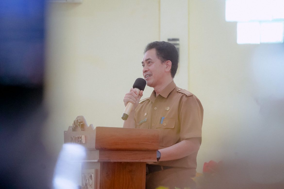 Kadis Diskominfo-SP Kabupaten Barru Resmi Menutup Kegiatan lokakarya Peningkatan Kapasitas PPID