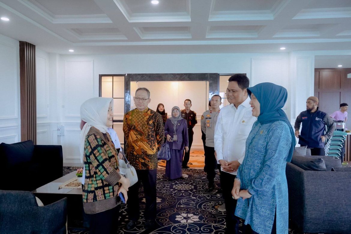 Bupati Barru Bersama Ketua TP.PKK Sambut Tim Penilai KLA