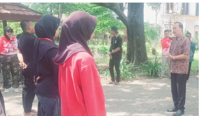 Kepala Badan Kesbangpol Kab.Barru Anshar Tahir Gelar Pelepasan Sekaligus Pembubaran PASKIBRAKA