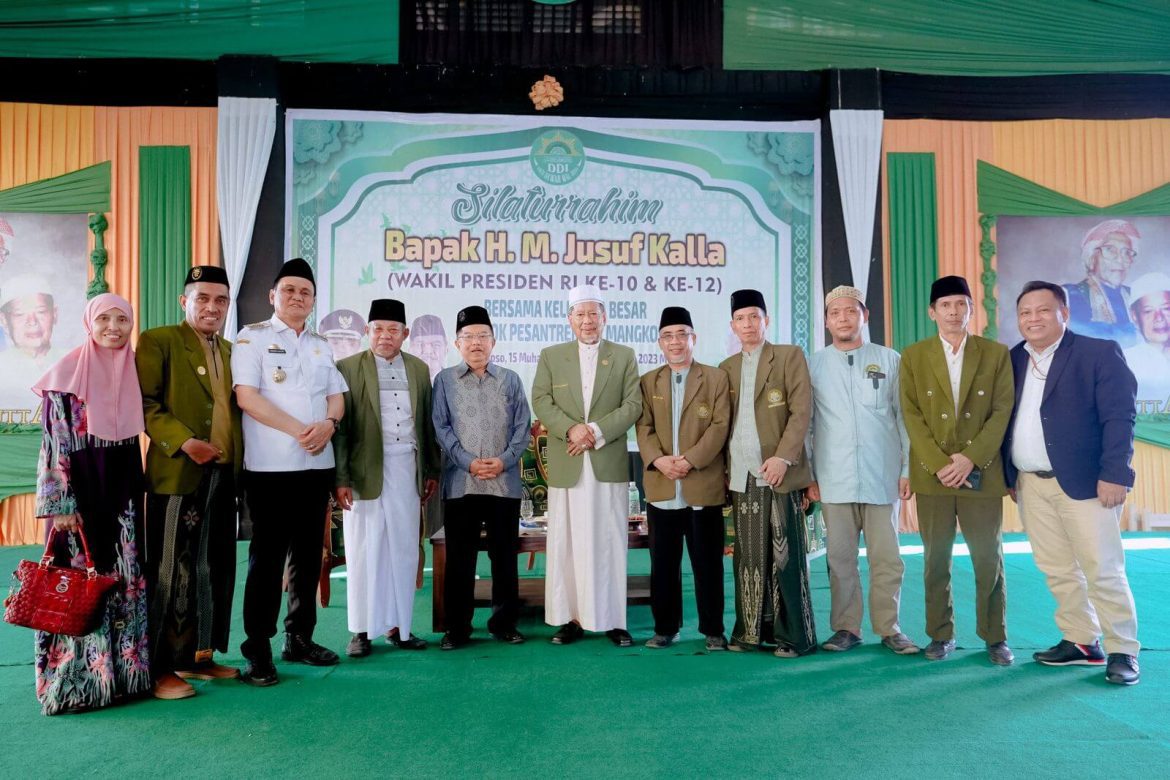 Mantan Wakil Presiden RI Jusuf Kalla Kunjungi Pondok Pesantren DDI Mangkoso