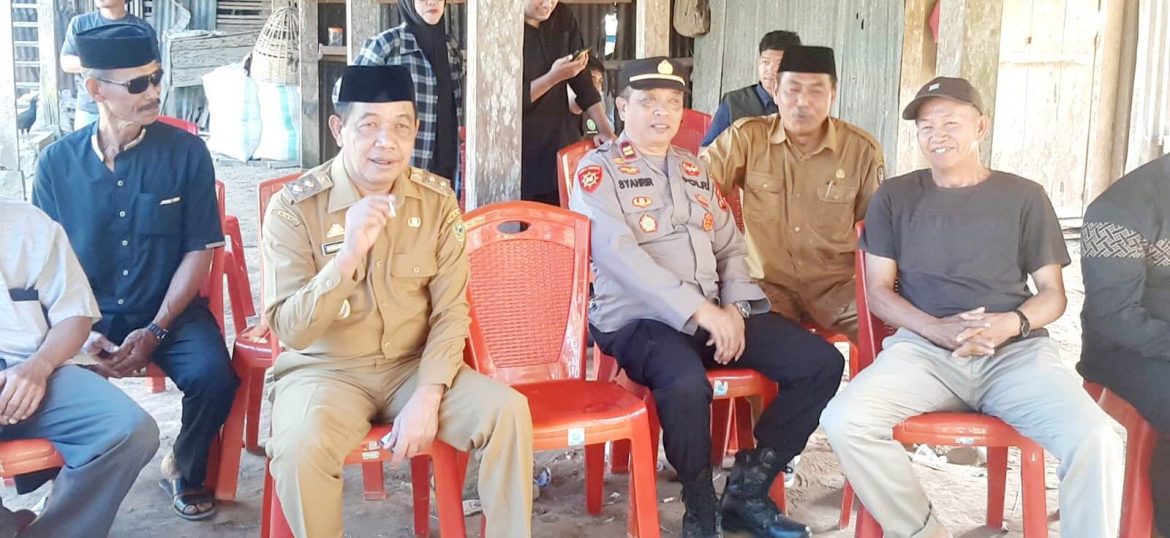 Turut Berduka Cita, Wakil Bupati Barru Aska Mappe Melayat ke Rumah DR. Ir. Nirwan Ahmad Arsuka