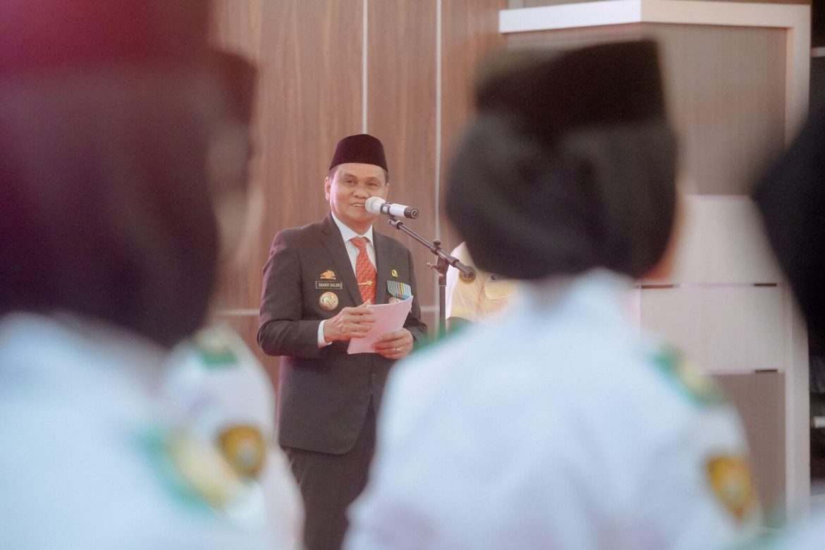 Bupati Barru Kukuhkan Paskibraka Kab.Barru di Baruga Singkerru Adae