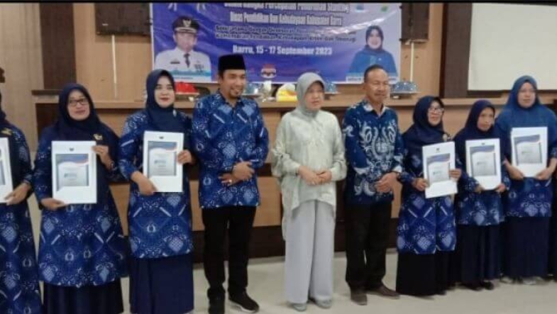 Hasnah Syam Tutup Bimtek Pengembangan PAUD Holistik Integratif