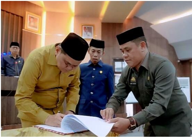 Bupati dan Ketua DPRD Barru Setujui Perubahan KUA-PPAS APBD TA.2023