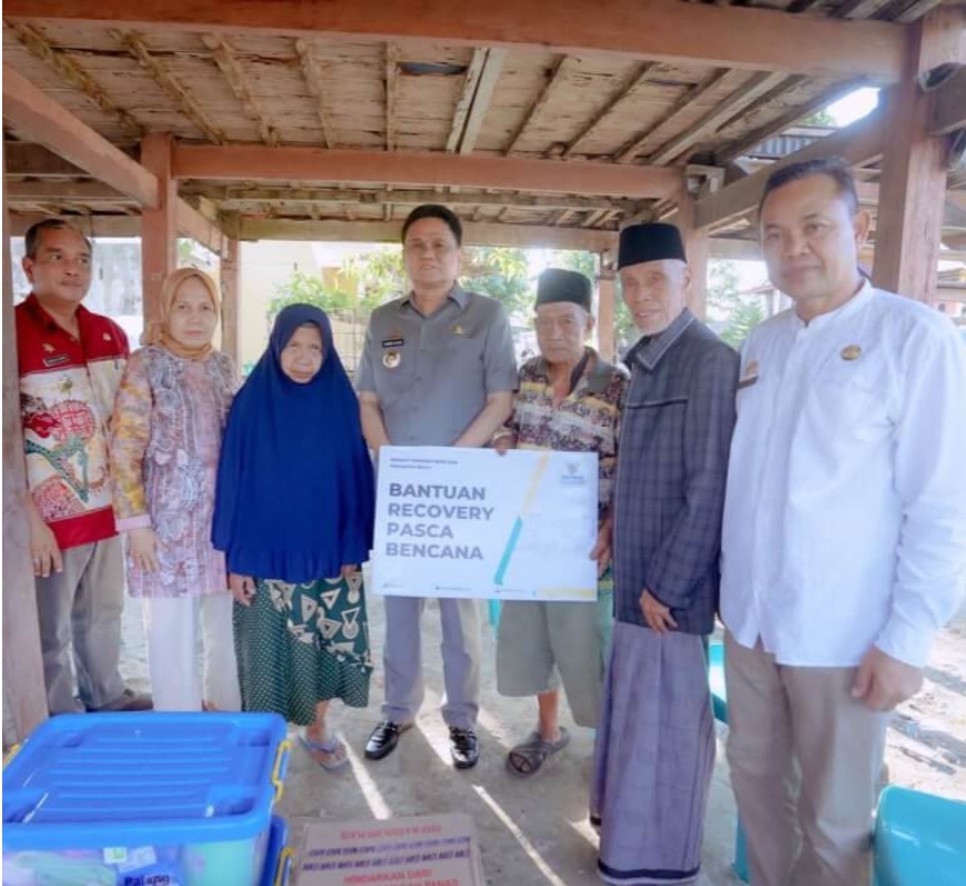 Bupati Suardi Saleh Serahkan Bantuan ke Korban Kebakaran di Wirae Desa Ajakkang