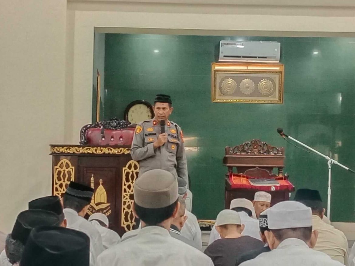 Di Masjid Agung Nurul Iman, Kapolsek Barru Ajak Warga Waspada Paham Radikal