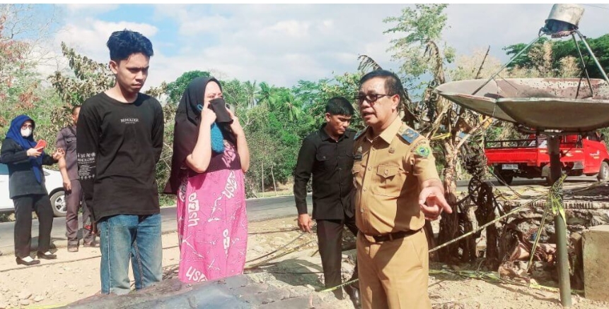 Kunjungi Korban Kebakaran di Dusun Ele, Wakil Bupati Barru Aska Mappe Sampaikan Duka Mendalam