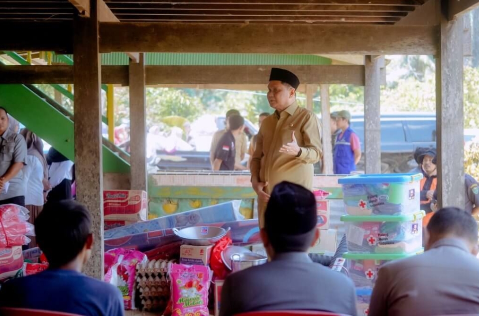 Bupati Barru Kunjungi Korban Kebakaran di Desa Lompo Tengah