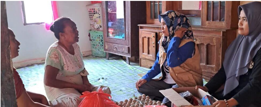 Peduli Sesama, Kades Lasitae Kartini Kunjungi Warga yang Terkena Bencana Alam di Pulau Puteanging