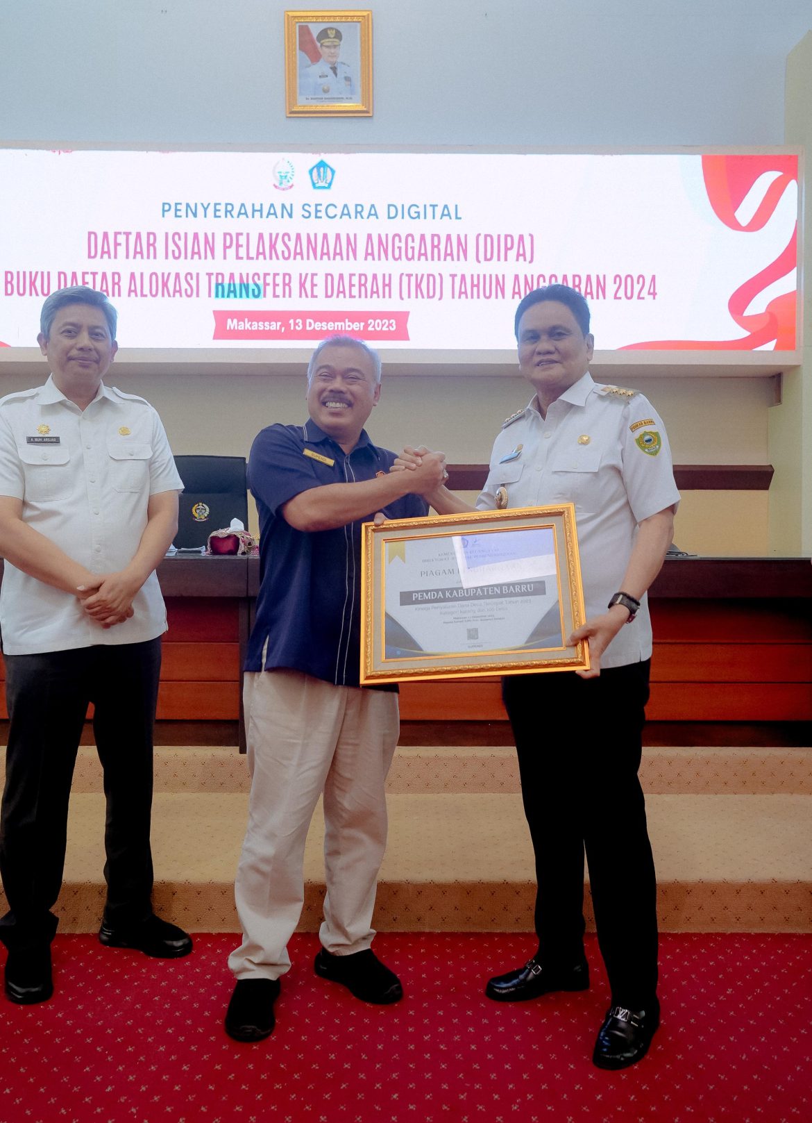 Pemerintah Kabupaten Barru Terima Penghargaan atas Kinerja Penyaluran Dana Desa Tercepat Tahun 2023