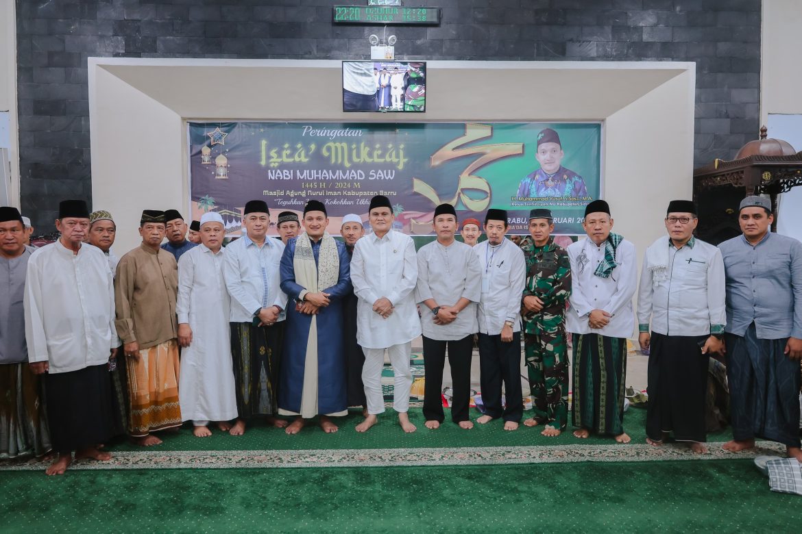 Bupati Barru Suardi Saleh Hadiri Isra Mi’raj di Masjid Agung