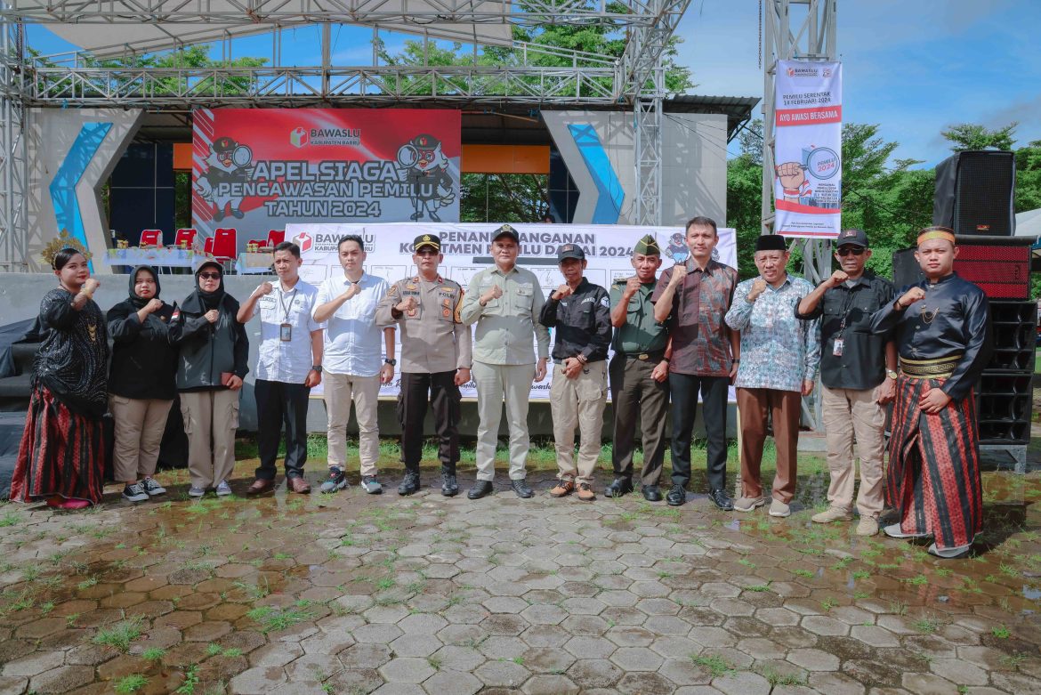 Bupati Barru Suardi Saleh Hadiri Apel Siaga Pengawasan Pemilu Damai 2024