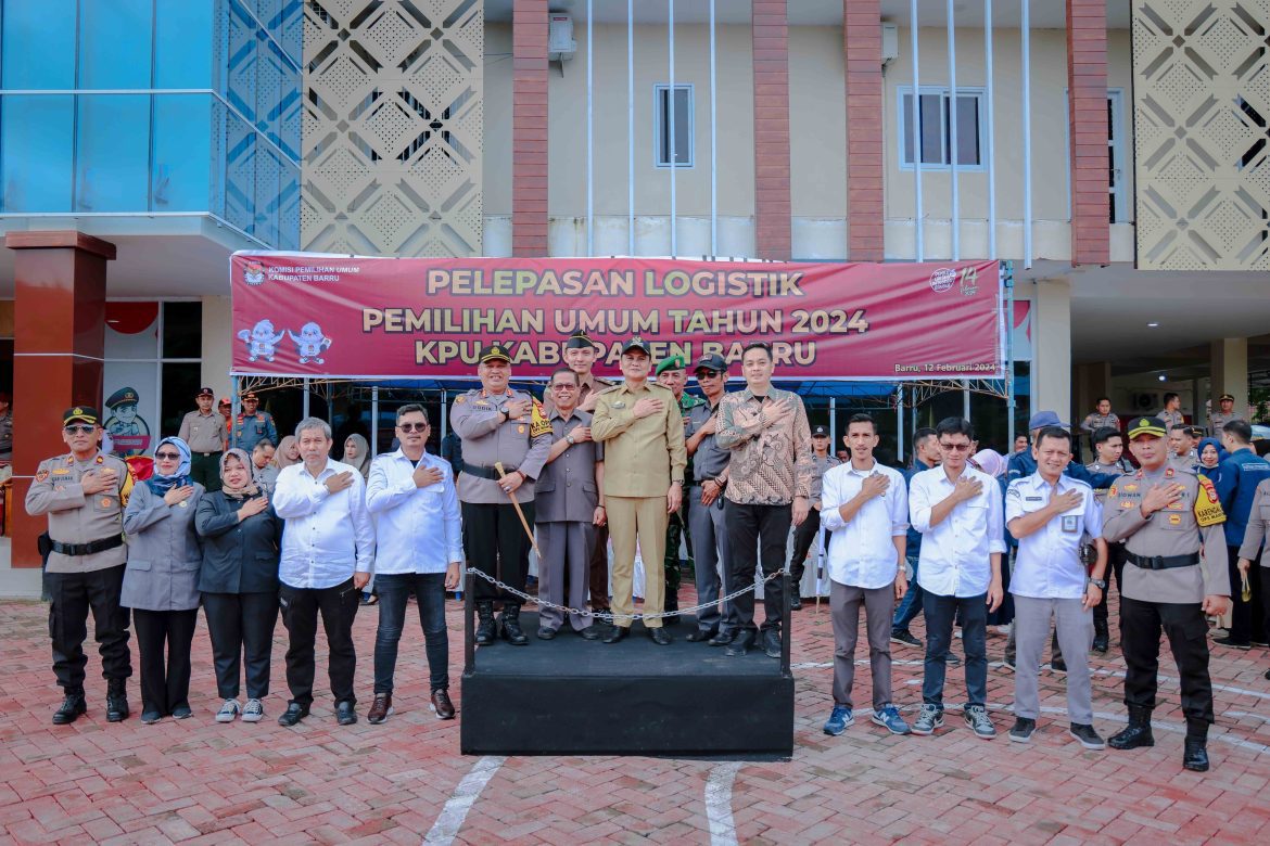 Bupati Barru Suardi Saleh Hadiri Pergeseran Logistik Pergeseran Pasukan Operasi Mantap Brata 2023-2024
