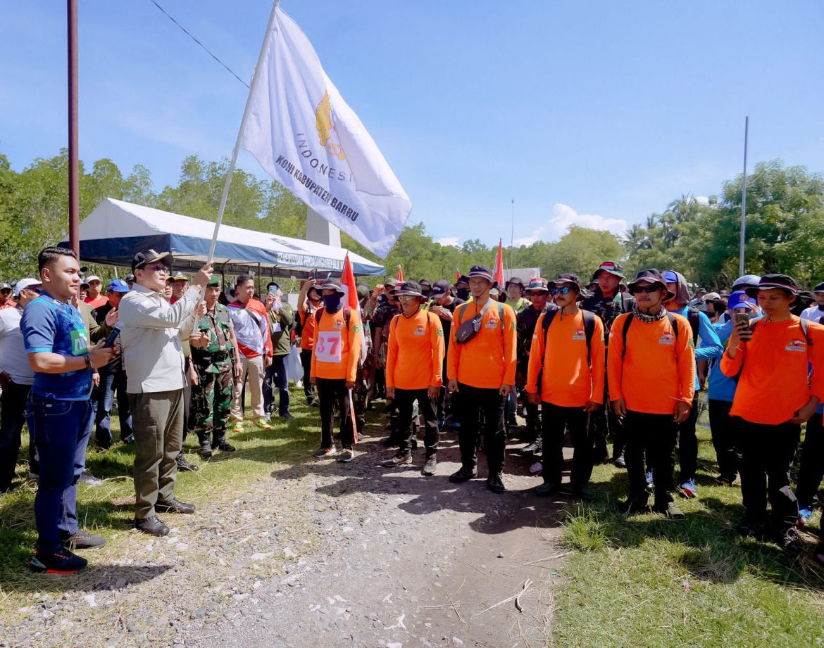 Bupati Barru Suardi Saleh Lepas Secara Resmi Peserta  Napak Tilas Garongkong-Paccekke