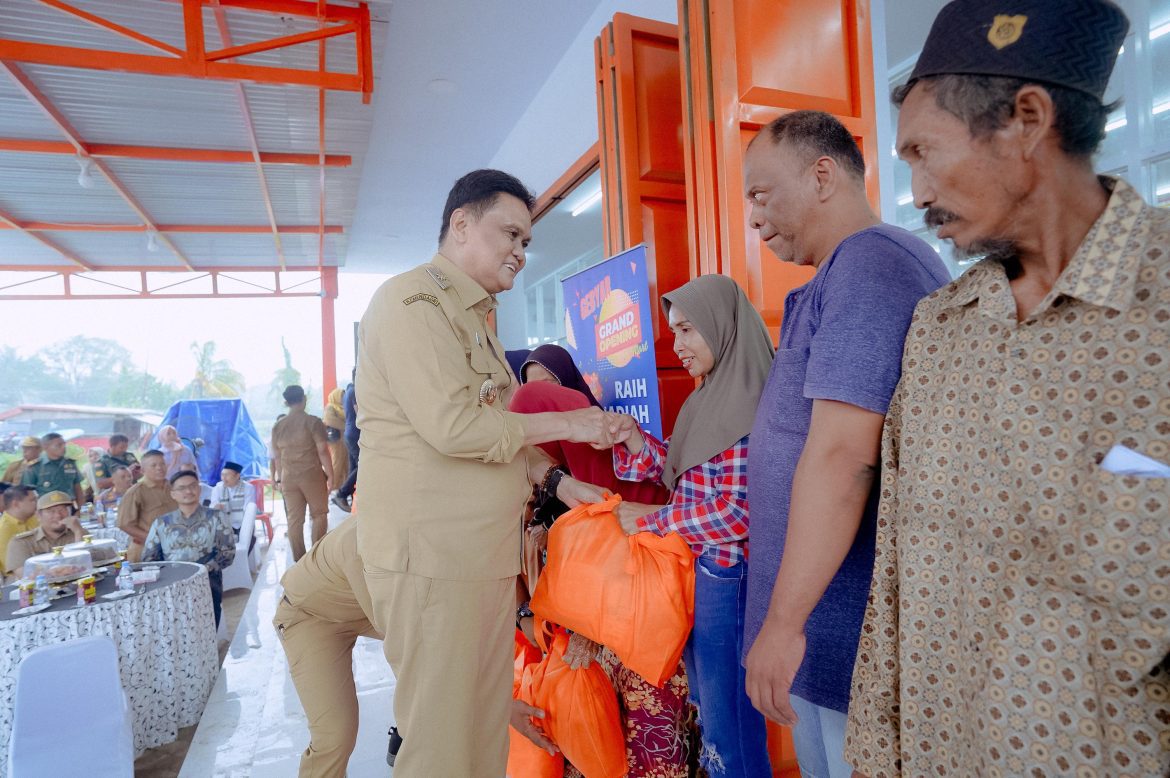 Bupati Barru Suardi Saleh Meresmikan Grand Opening “Dua Tujuh Mart