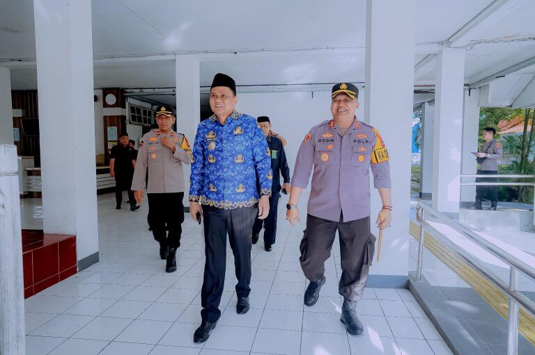 Bupati Barru dan Kapolres Hadiri Upacara HKN