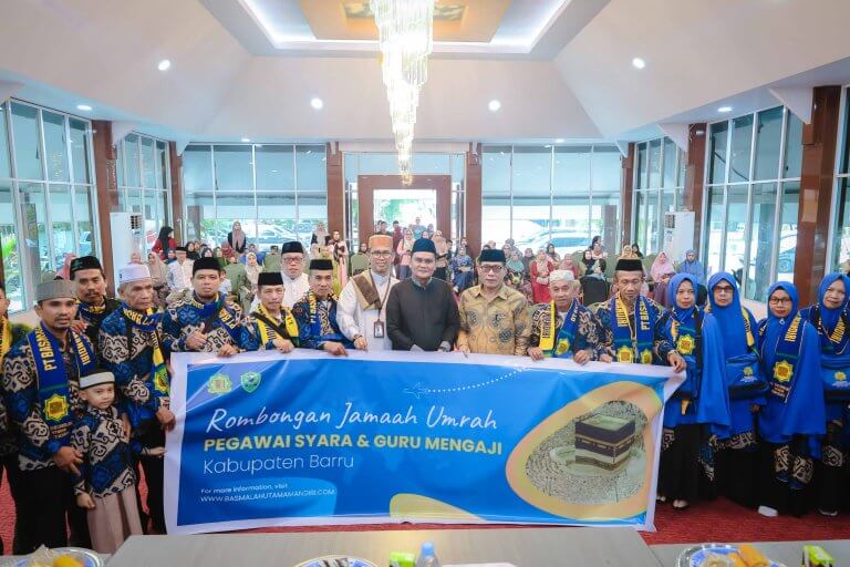 Bupati Barru Melepas 15 Jamaah Umroh Kabupaten Barru