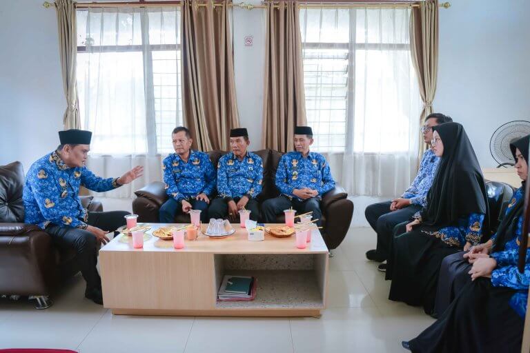 Bupati Barru Lakukan Kunjungan di Kantor Dinas PUTR Perkim dan Dinas Sosial