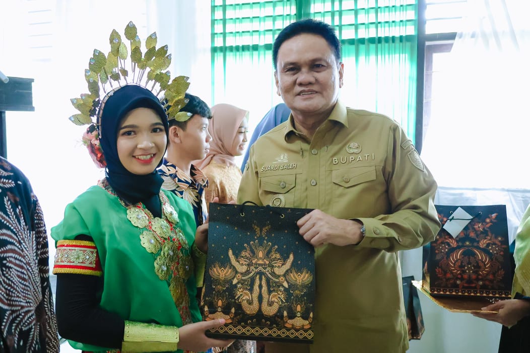 Bupati Suardi Saleh Hadiri Pelepasan Siswa Siswi Kelas IX UPTD SMPN 18 Barru