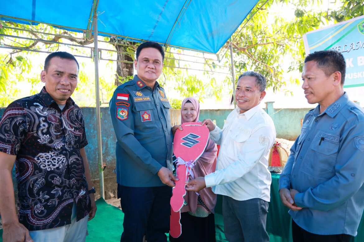 Suardi Saleh Menyerahkan 2 Unit Mobil Ambulance Kepada Desa Pujananting dan Puskesmas