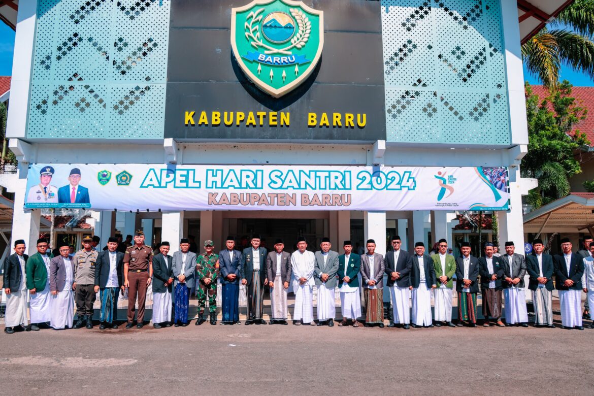 Suardi Saleh Pimpin Apel Hari Santri Tahun 2024 di Halaman Kantor Daerah